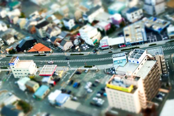 事業用定期借地権の活用例 街のミニチュア風イメージ